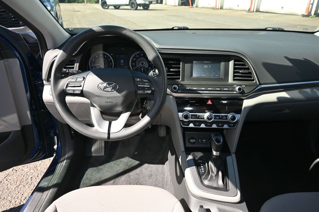 Used 2020 Hyundai Elantra SE FWD image 24