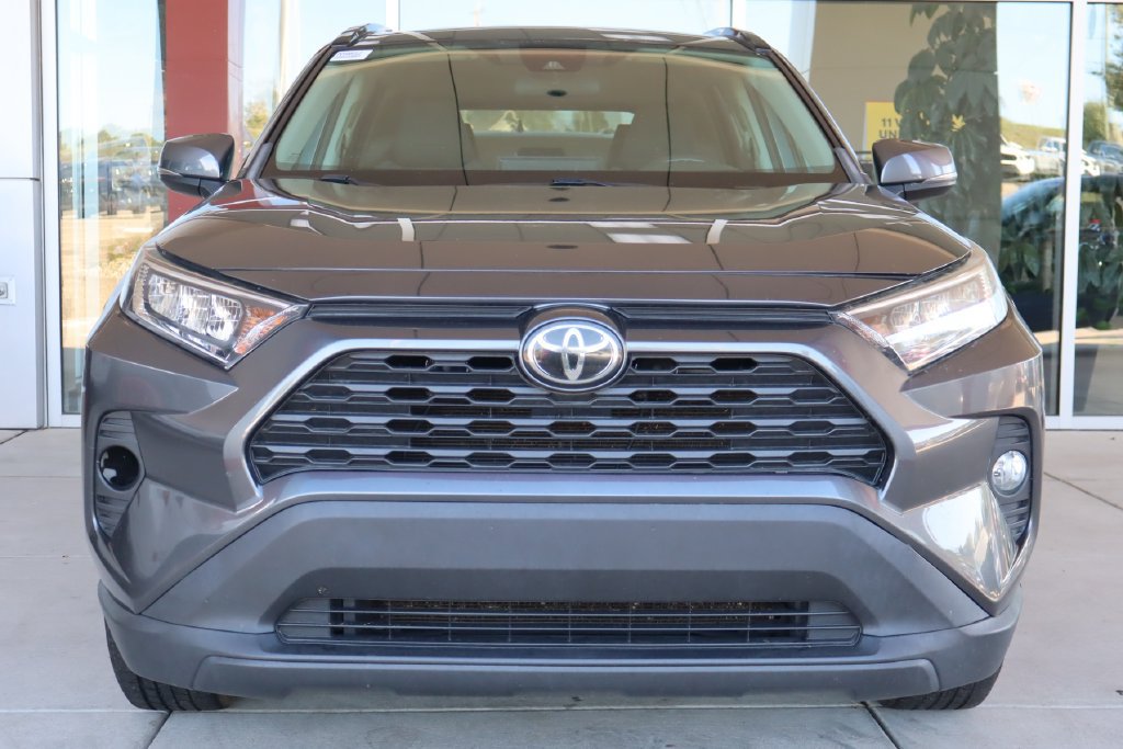 Used 2020 Toyota RAV4 XLE FWD image 2