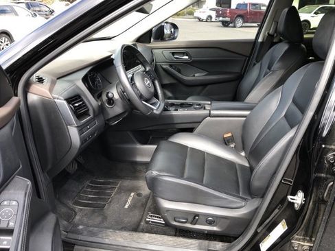 Used 2023 Nissan Rogue SL w/ SL Premium Package image 16