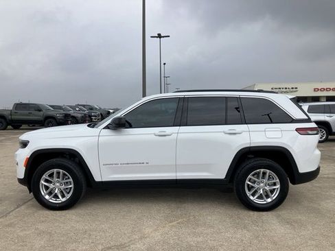 Used 2026 Jeep Grand Cherokee Laredo X RWD image 4