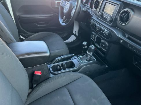 Used 2018 Jeep Wrangler Unlimited Sport image 19