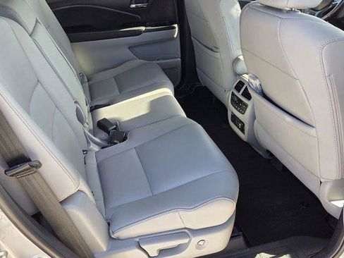 Used 2019 Honda Pilot Touring image 18