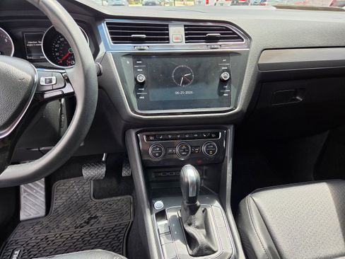 Used 2020 Volkswagen Tiguan SE w/ Panoramic Sunroof Package AWD/4WD image 9