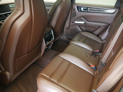 Certified 2023 Porsche Cayenne Turbo AWD/4WD image 20