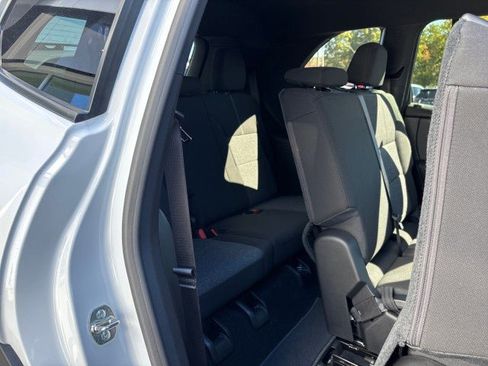 New 2026 GMC Acadia Elevation image 40