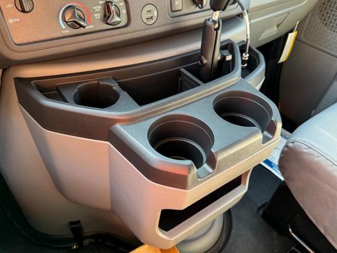 Used 2022 Ford E-450 and Econoline 450 Super Duty image 27