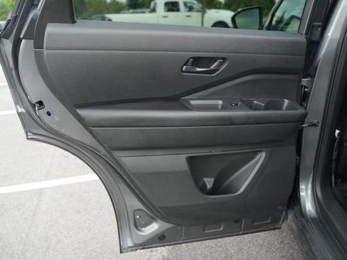 Used 2025 Nissan Pathfinder SV AWD/4WD image 16
