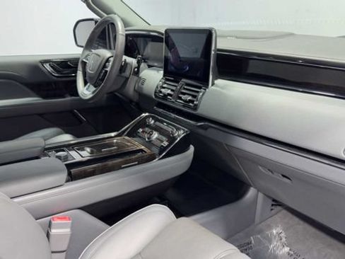 Used 2019 Lincoln Navigator L Select RWD image 12