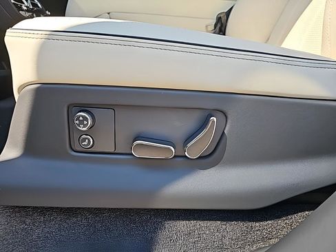 New 2024 Bentley Bentayga Extended Wheelbase image 30