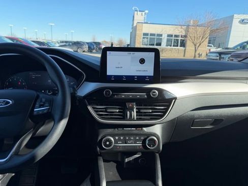 Used 2020 Ford Escape SE image 16
