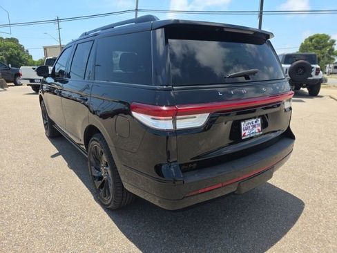 Used 2022 Lincoln Navigator Reserve AWD/4WD image 7