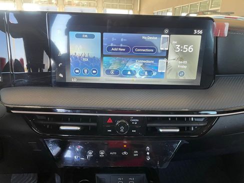 Used 2025 Nissan Kicks SR image 15