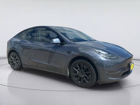 Used 2022 Tesla Model Y Long Range AWD/4WD image 3