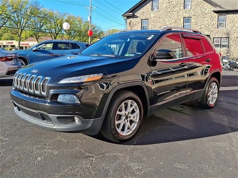 Used 2018 Jeep Cherokee Latitude image 3