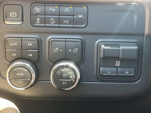 New 2026 Chevrolet Suburban High Country AWD/4WD image 33