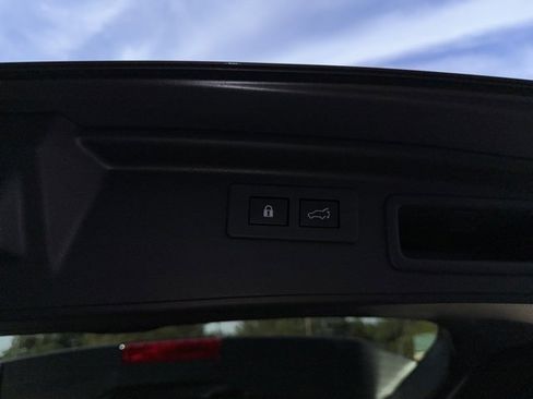 Used 2023 Subaru Forester Limited image 30