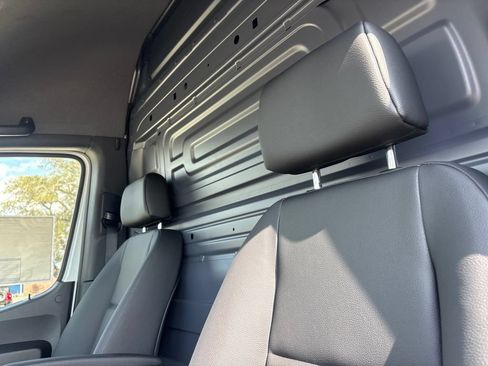 Used 2025 Mercedes-Benz Sprinter 2500 image 7