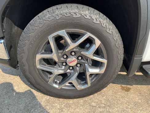 Used 2026 GMC Sierra 1500 SLT AWD/4WD image 7