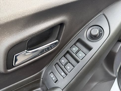 Used 2018 Chevrolet Trax LS image 11