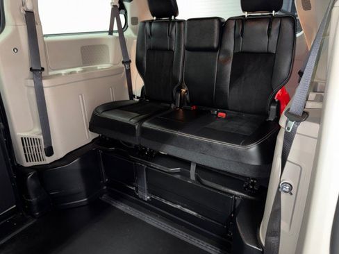 Used 2019 Dodge Grand Caravan SXT FWD image 37