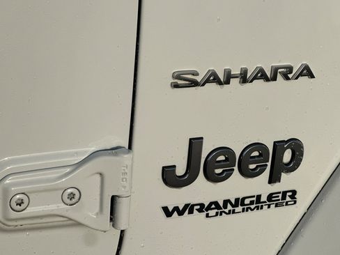 Used 2021 Jeep Wrangler Unlimited Sahara image 32