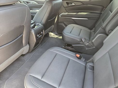 Used 2025 Chevrolet Traverse LT FWD image 29