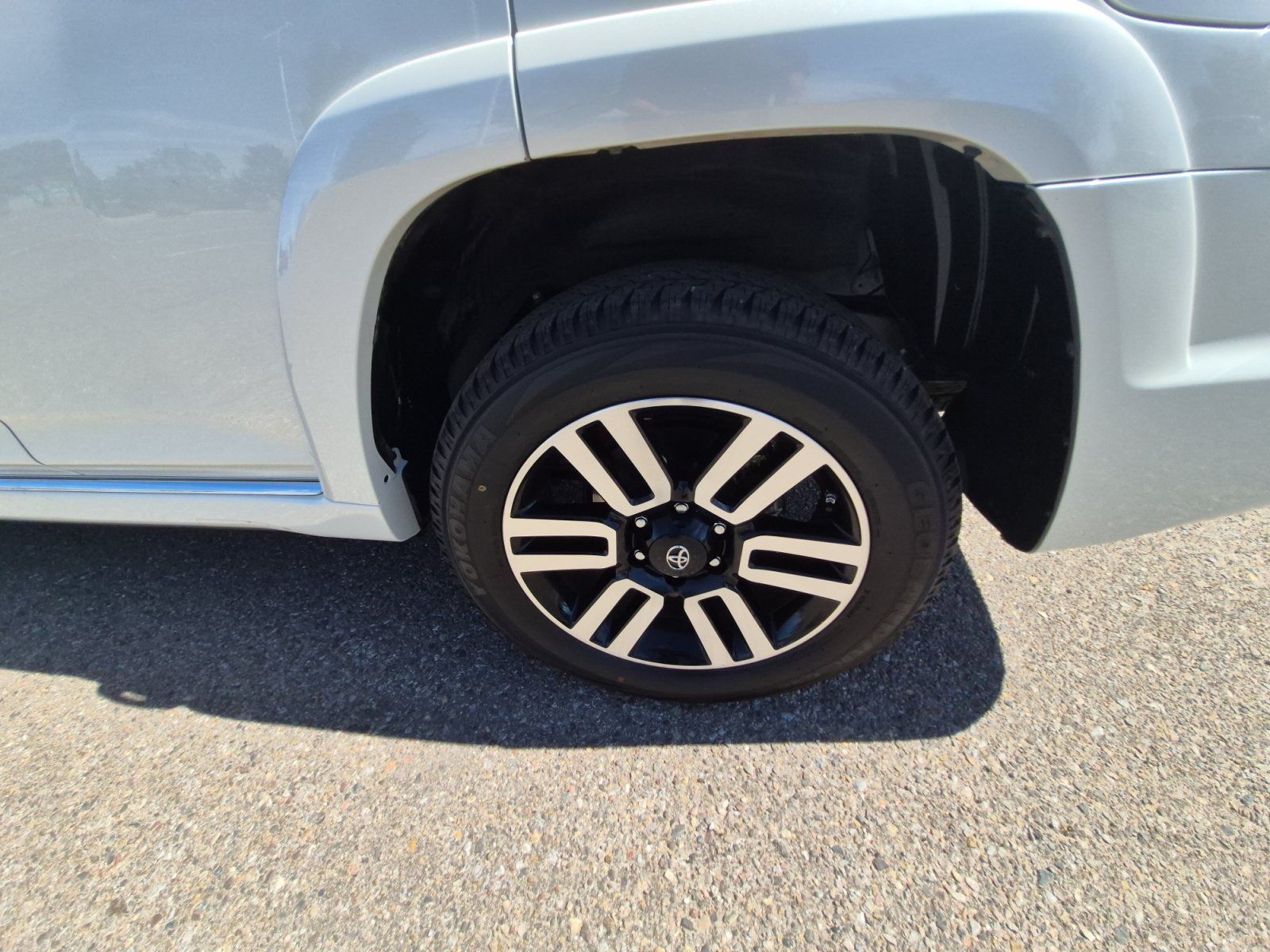 Used 2018 Toyota 4Runner Limited w/ Preferred Accessory Package AWD/4WD image 25