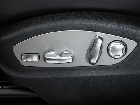 New 2026 Porsche Macan AWD/4WD image 23