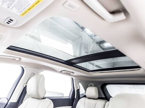 Used 2019 Ford Edge Titanium FWD image 16