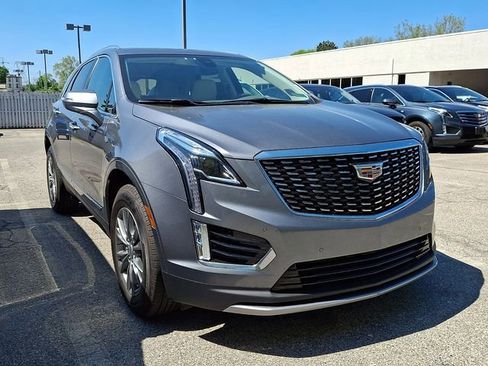 Used 2022 Cadillac XT5 Premium Luxury AWD/4WD image 2