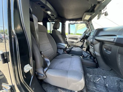 Used 2012 Jeep Wrangler Unlimited Sport AWD/4WD image 31