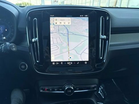 Certified 2025 Volvo XC40 B5 Plus AWD/4WD image 24