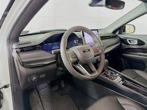 Used 2025 Jeep Compass Trailhawk w/ Trailhawk Elite Group AWD/4WD image 9