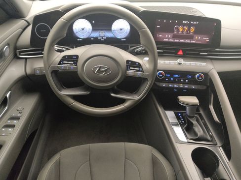 Used 2023 Hyundai Elantra SEL w/ Convenience Package FWD image 22
