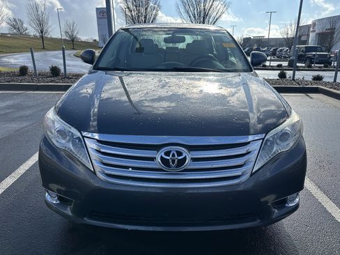 Used 2011 Toyota Avalon Limited image 3