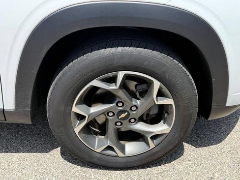 Used 2024 Chevrolet Trax LT w/ LT Convenience Package FWD image 11