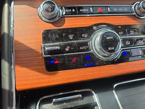 Used 2020 Lincoln Aviator Reserve w/ Equipment Group 201A AWD/4WD image 11