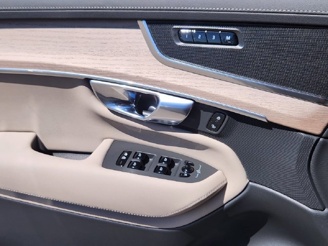 New 2026 Volvo XC90 T8 Plus w/ Protection Package AWD/4WD image 9