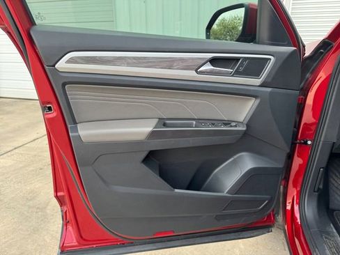 Used 2022 Volkswagen Atlas Cross Sport SE image 4