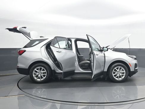 Used 2022 Chevrolet Equinox LS image 26