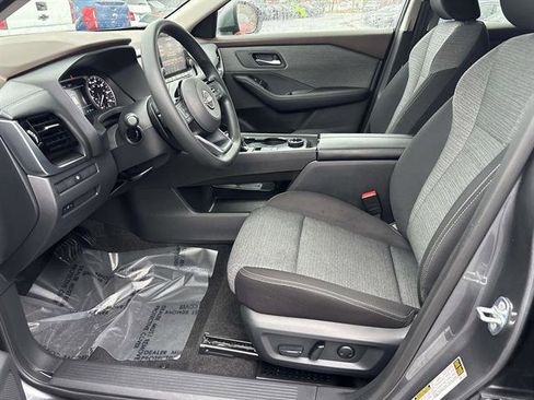 Used 2022 Nissan Rogue SV image 4