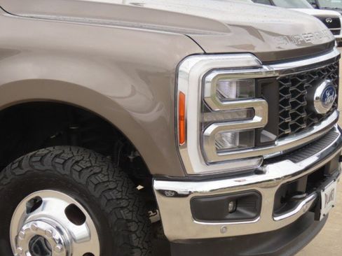 Used 2023 Ford F350 Lariat w/ Lariat Ultimate Package AWD/4WD image 5