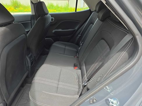 Used 2025 Hyundai Venue SEL FWD image 11