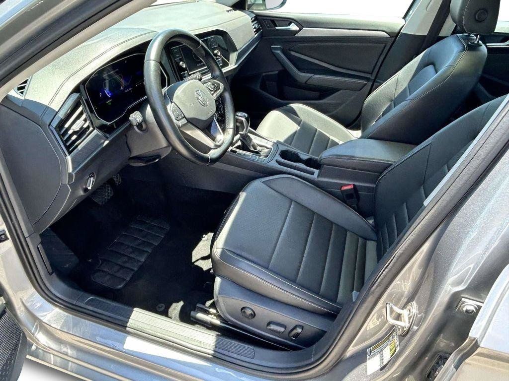 Used 2024 Volkswagen Jetta SE FWD image 10