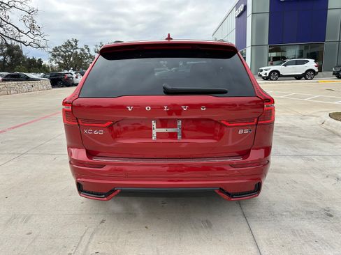 Certified 2025 Volvo XC60 B5 Core w/ Protection Package Premier AWD/4WD image 5
