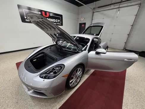 Used 2019 Porsche 718 Cayman RWD image 48
