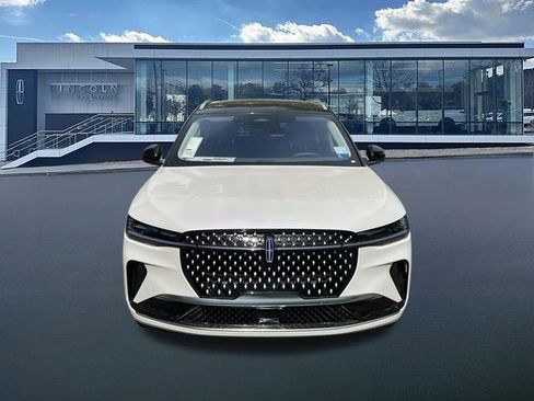 New 2026 Lincoln Nautilus Reserve image 2