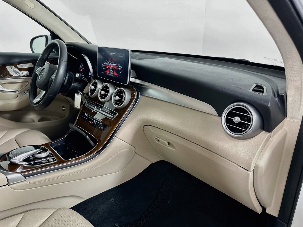Used 2017 Mercedes-Benz GLC 300 image 30