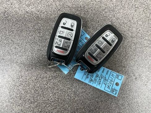 Used 2019 Chrysler Pacifica Touring Plus w/ S Appearance Package FWD image 26