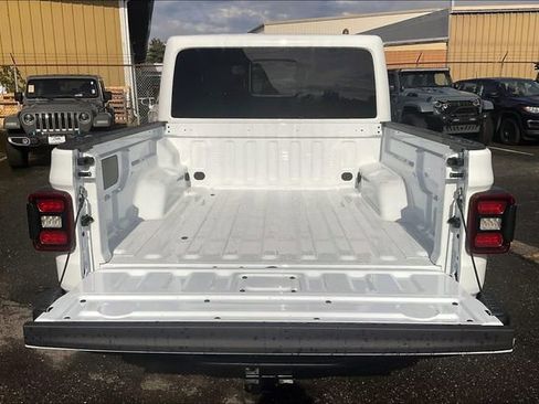 New 2025 Jeep Gladiator Mojave image 19